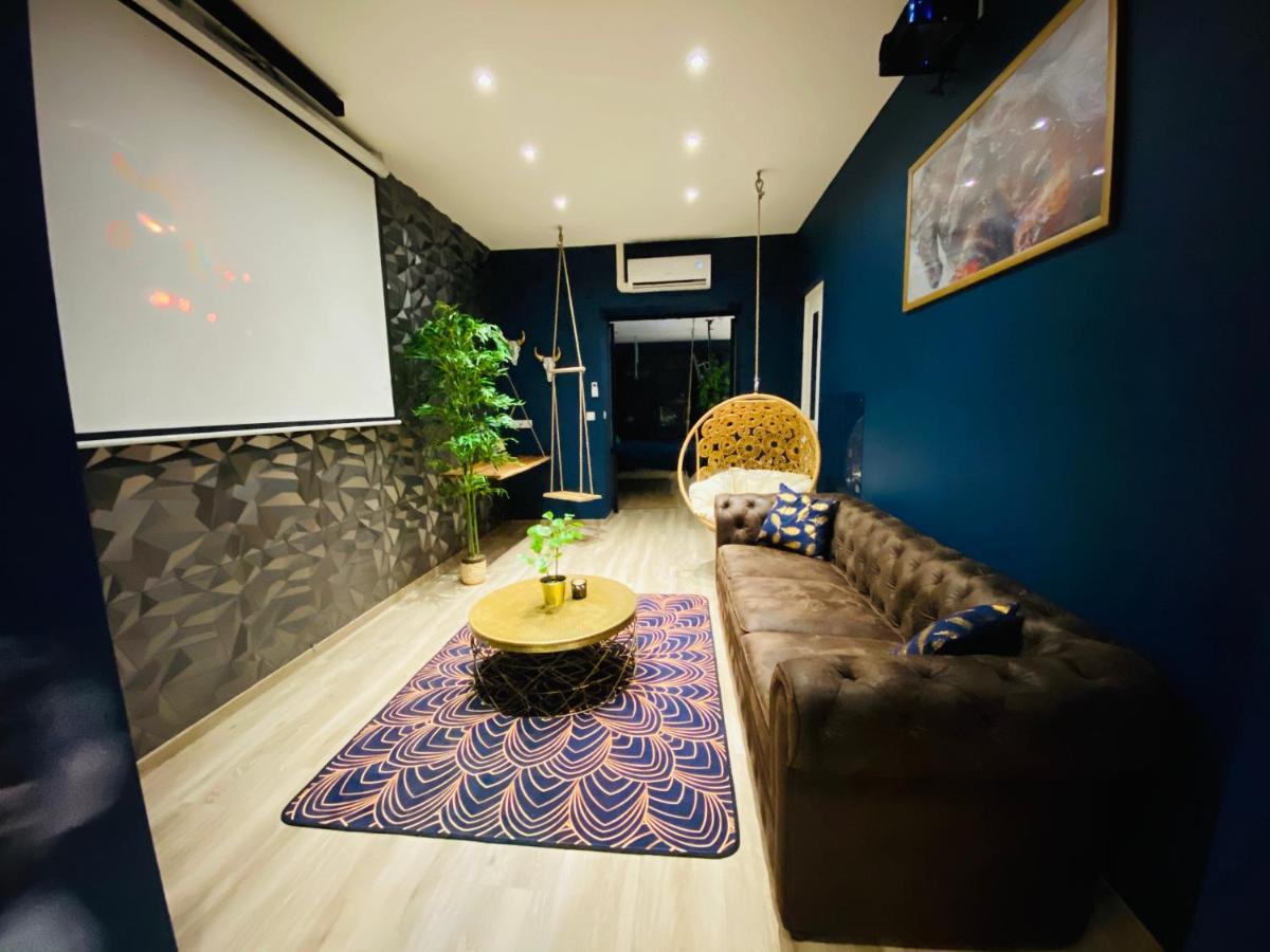 Capsule le temps suspendu balnéo&home cinema&billard Valenciennes Extérieur photo