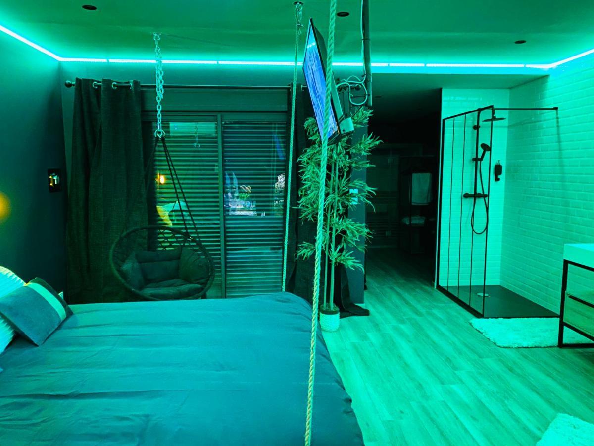 Capsule le temps suspendu balnéo&home cinema&billard Valenciennes Extérieur photo