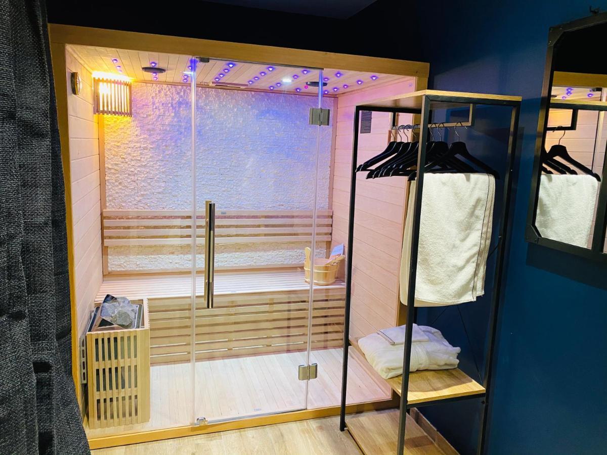 Capsule le temps suspendu balnéo&home cinema&billard Valenciennes Extérieur photo